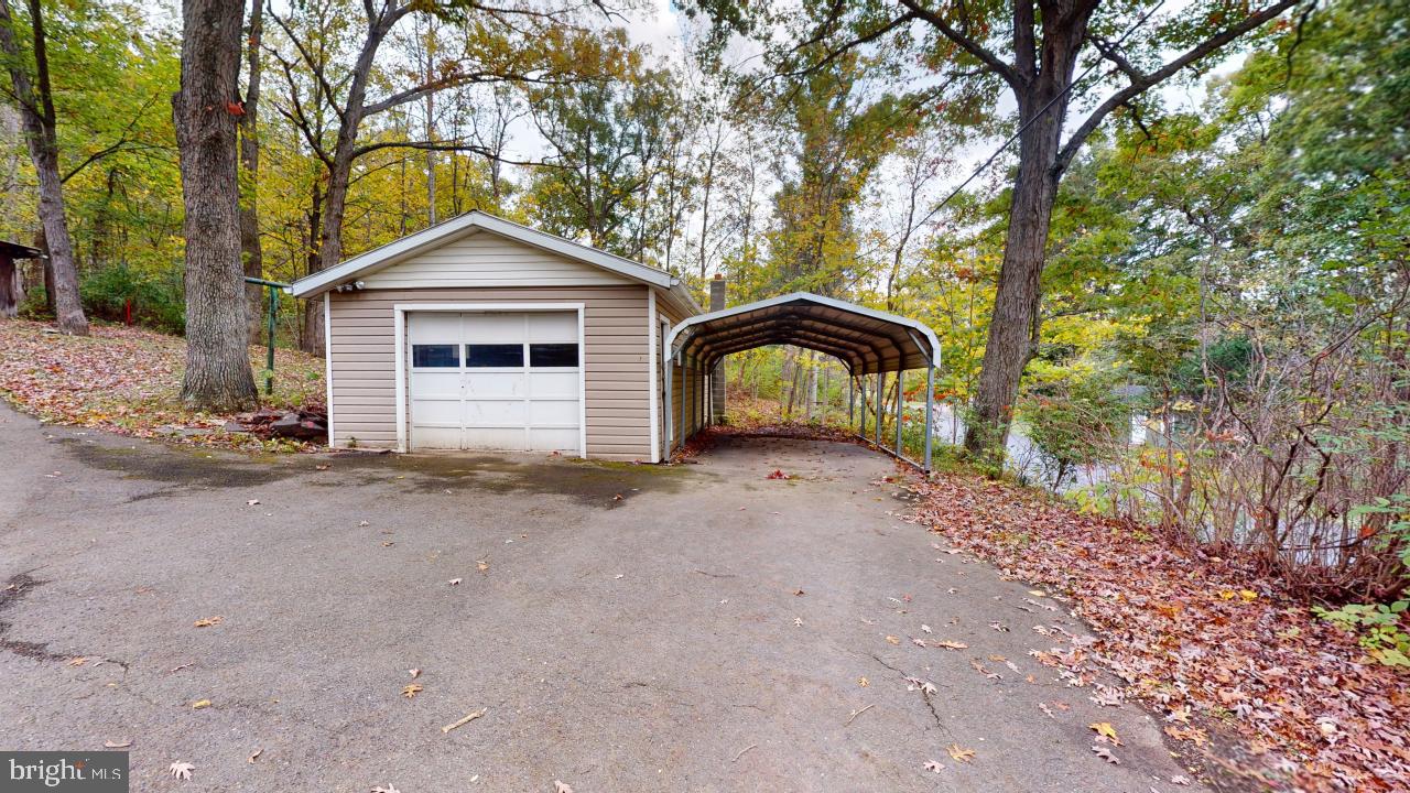 HERSHEY HOLLOW RD - Residential