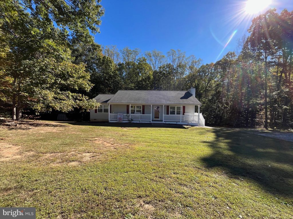 Photo of 1 Mustang Court, SPOTSYLVANIA, VA 22551 (MLS # VASP2037024)