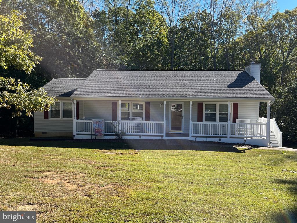 Photo of 1 Mustang Court, SPOTSYLVANIA, VA 22551 (MLS # VASP2037024)