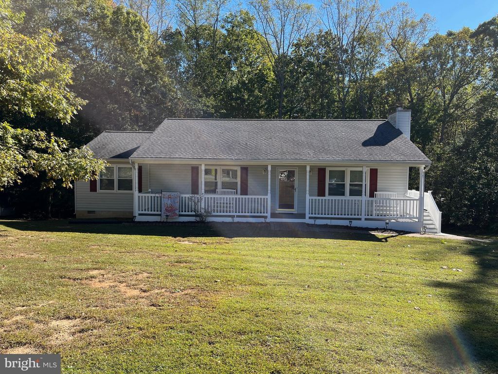 Photo of 1 Mustang Court, SPOTSYLVANIA, VA 22551 (MLS # VASP2037024)