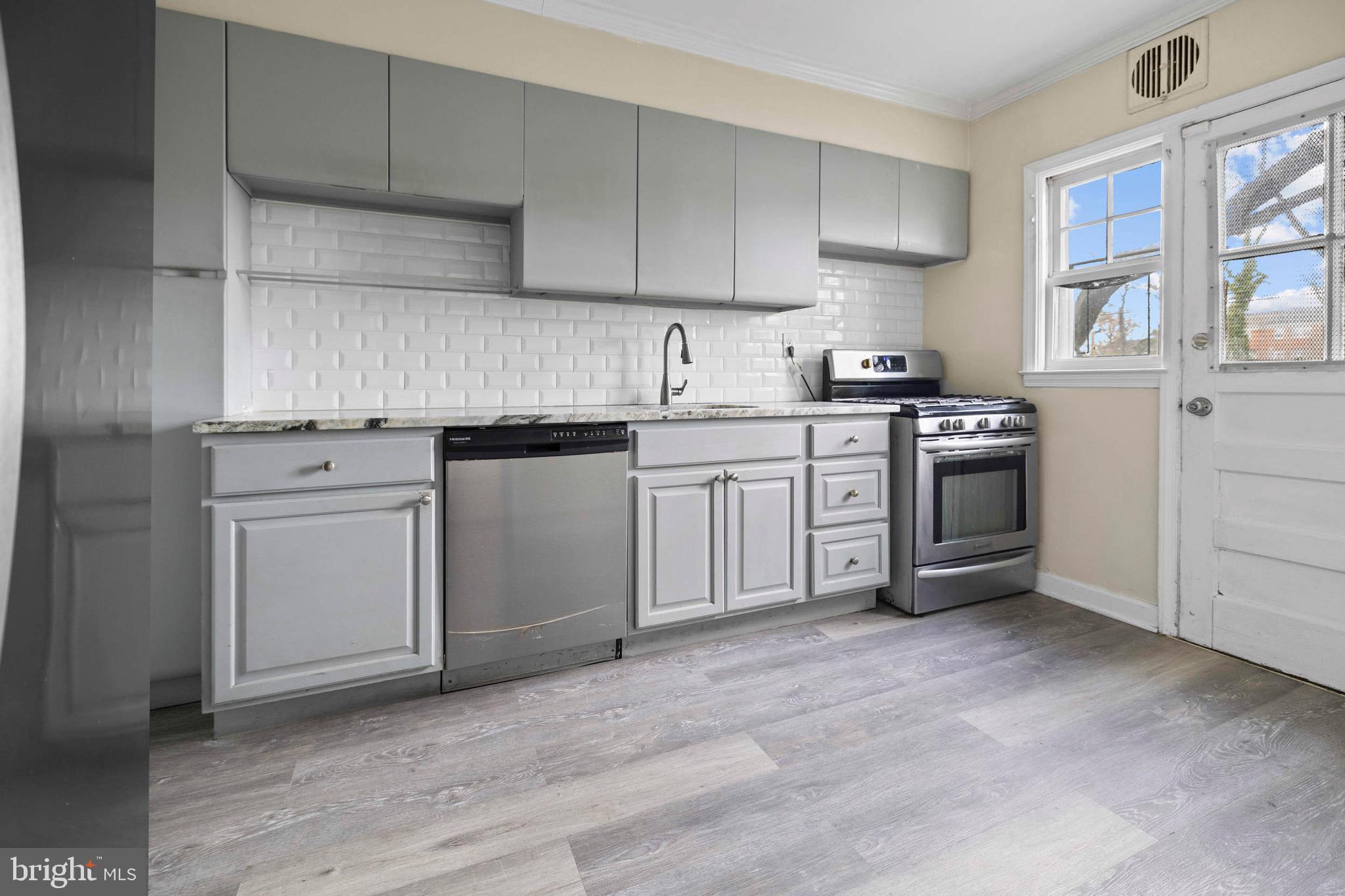 IDLEWOOD - Residential Lease