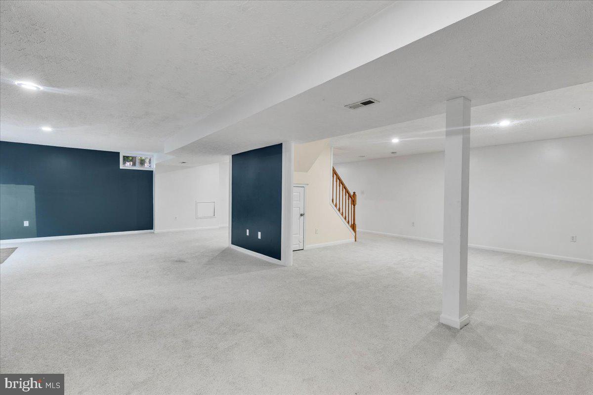 SARATOGA HUNT - Residential Lease