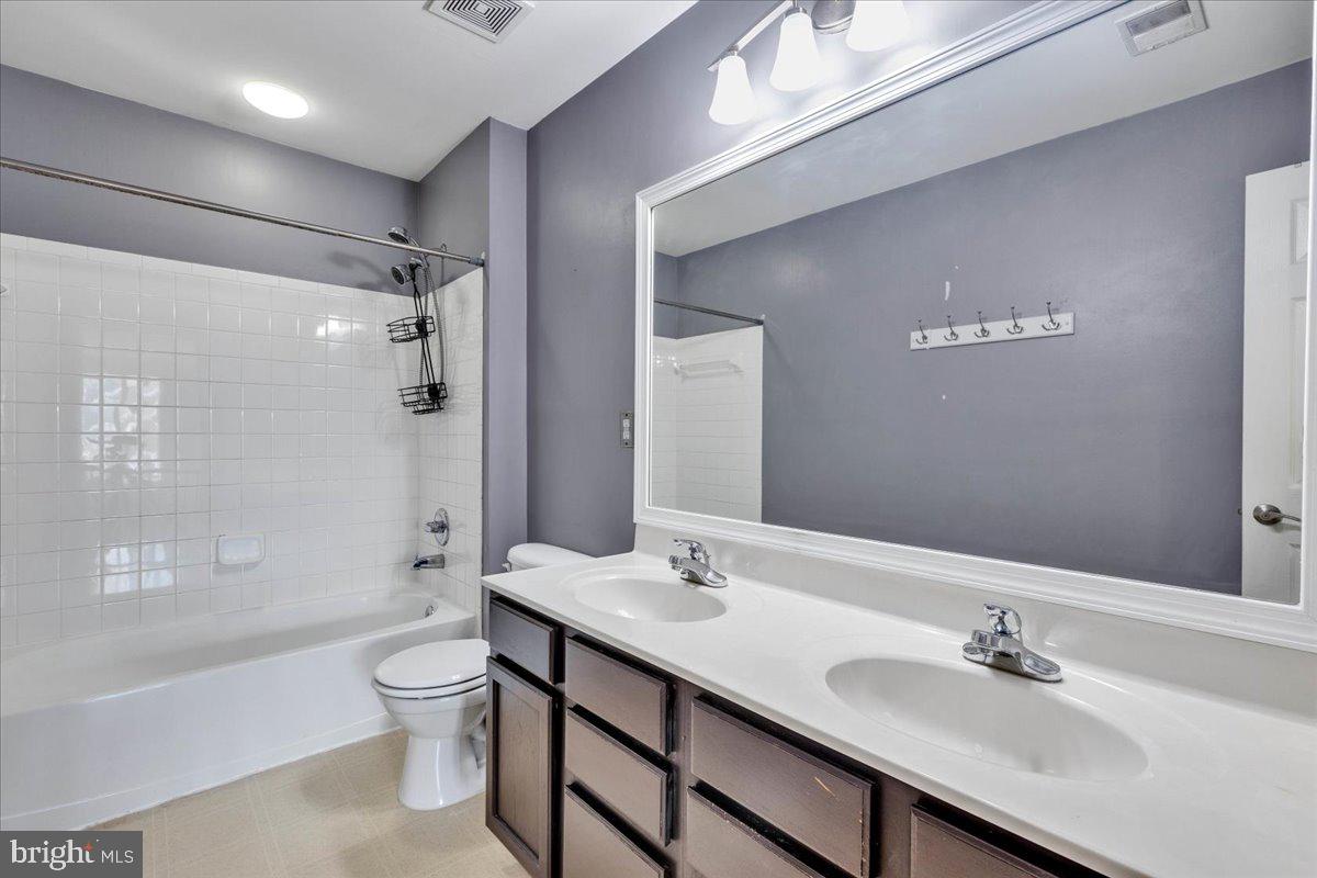 SARATOGA HUNT - Residential Lease