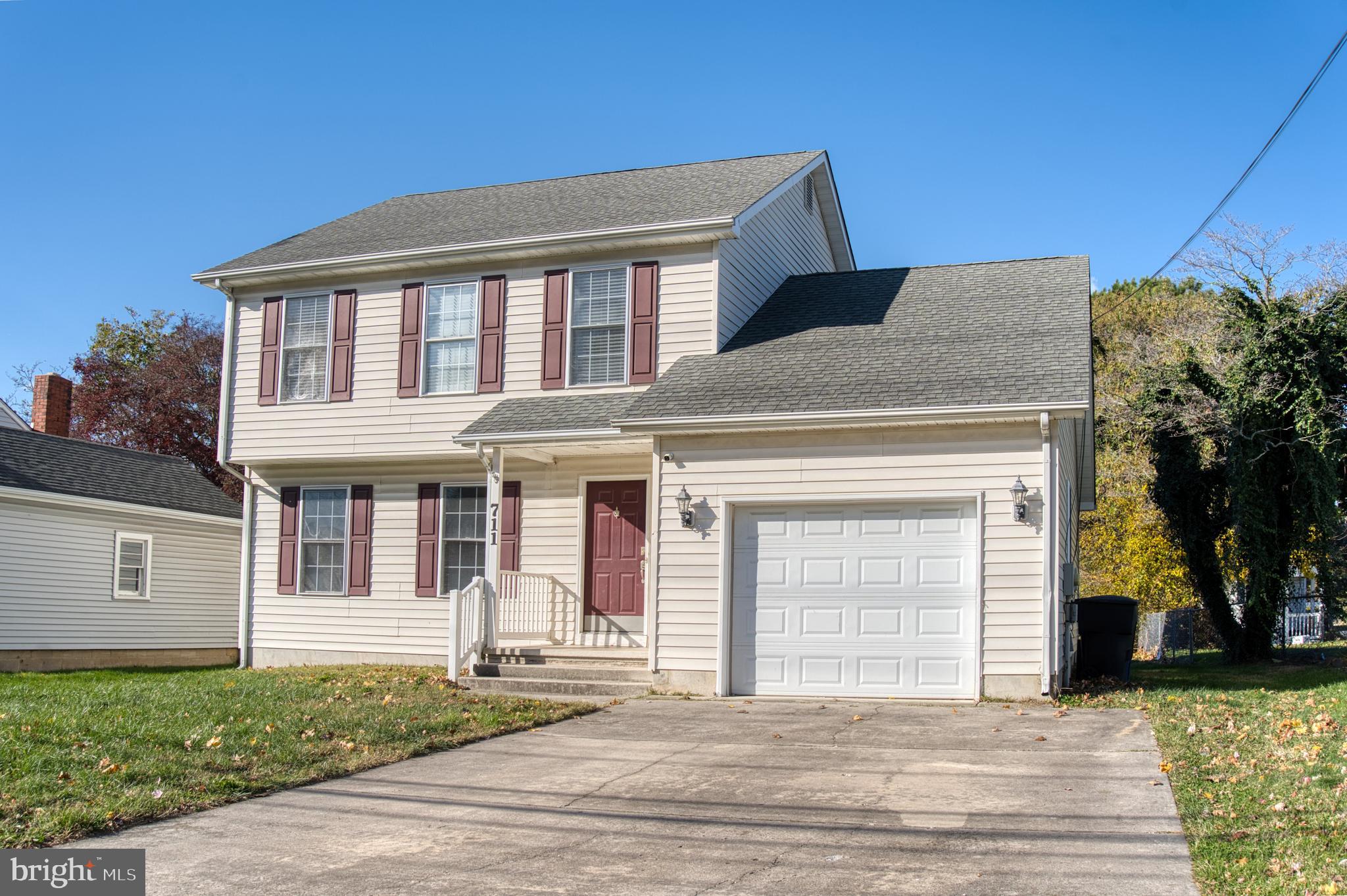 711 E DIVISION STREET