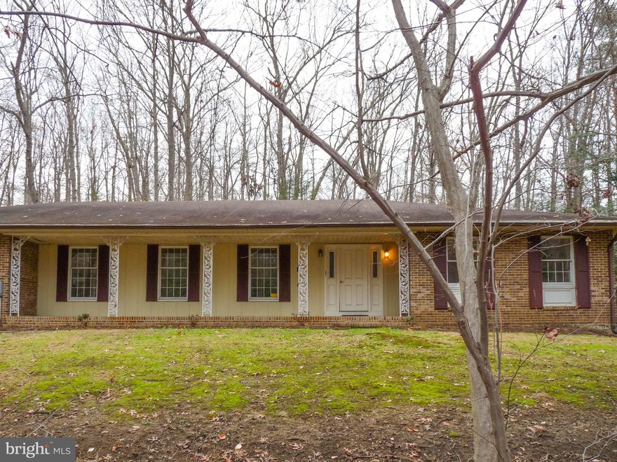 Priced way below comps for quick sale! Roomy rancher in water-privileged Harbor Hills. Spacious living/dining rooms, eat-in kitchen, family room w/wood-burning fireplace, sun porch, in-law apt. Wooded setting. You'll love Harbor Hills community amenities including marina, boat ramp, 2 beaches, club house, olympic-sized pool,tennis/ball fields. Buyers to pay one-time $4k HOA capital improvement fee