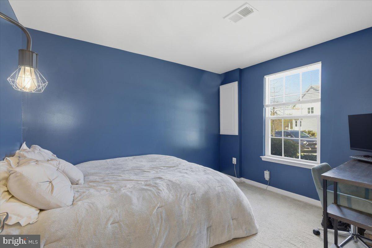 5593 BARNSTORMERS LANE