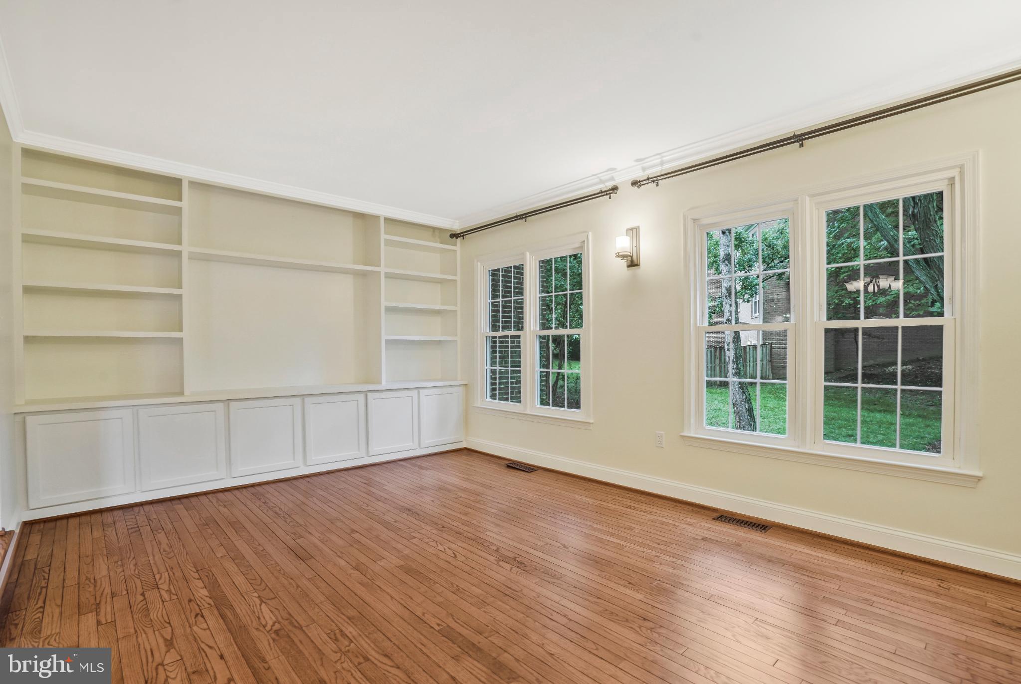 MANCHESTER SQUARE - Residential Lease