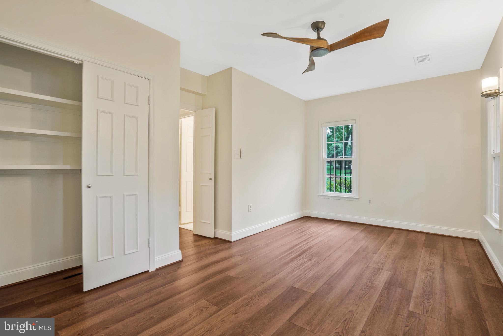 MANCHESTER SQUARE - Residential Lease