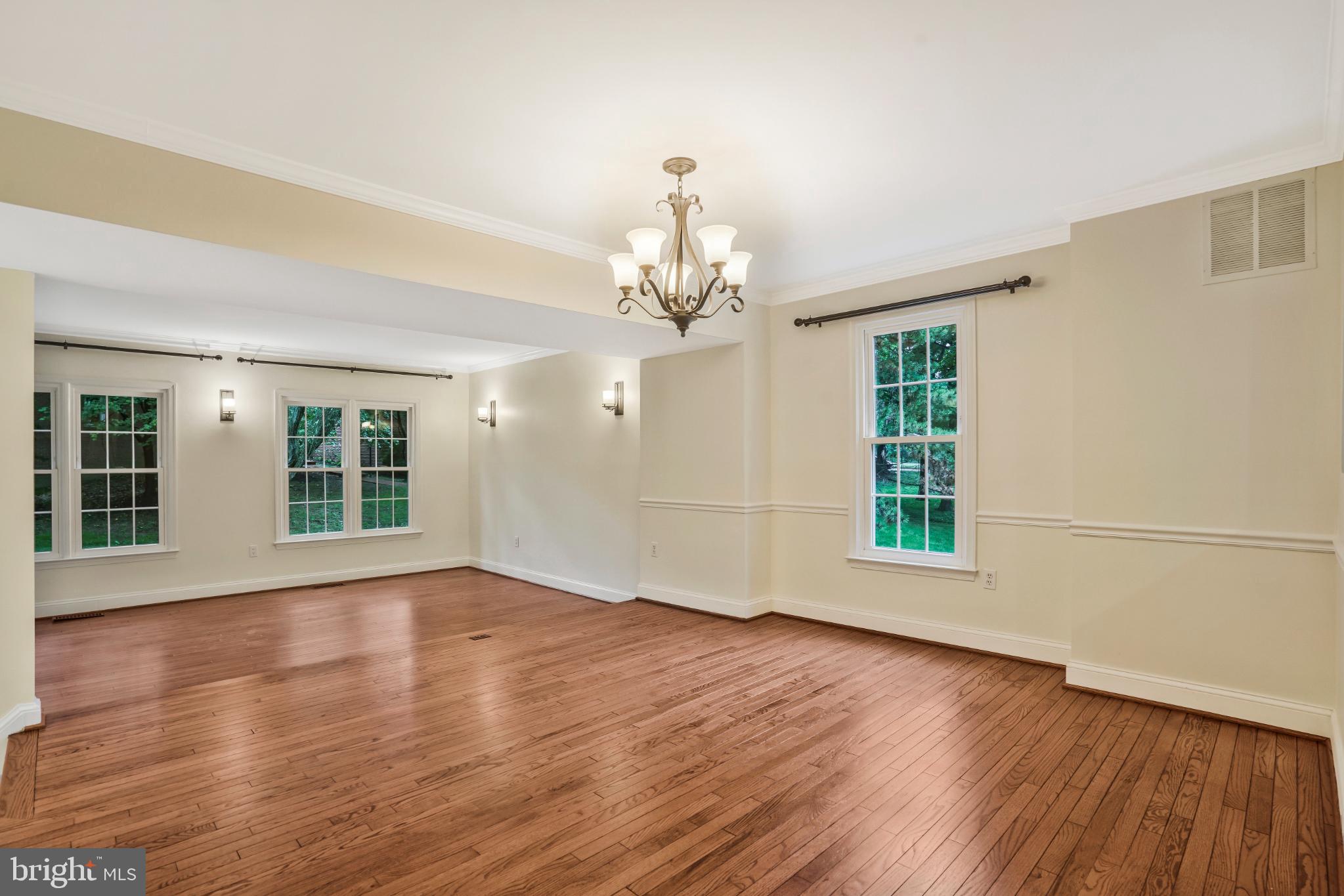 MANCHESTER SQUARE - Residential Lease