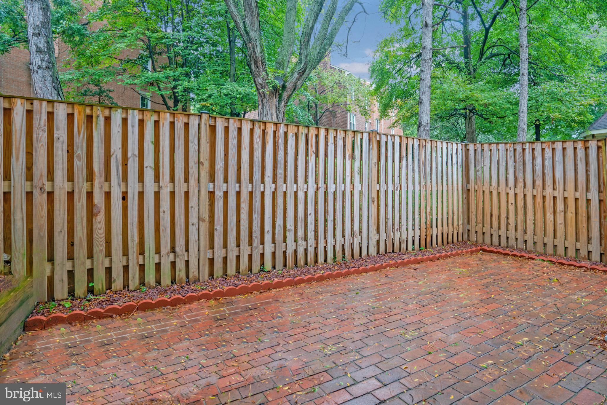 MANCHESTER SQUARE - Residential Lease