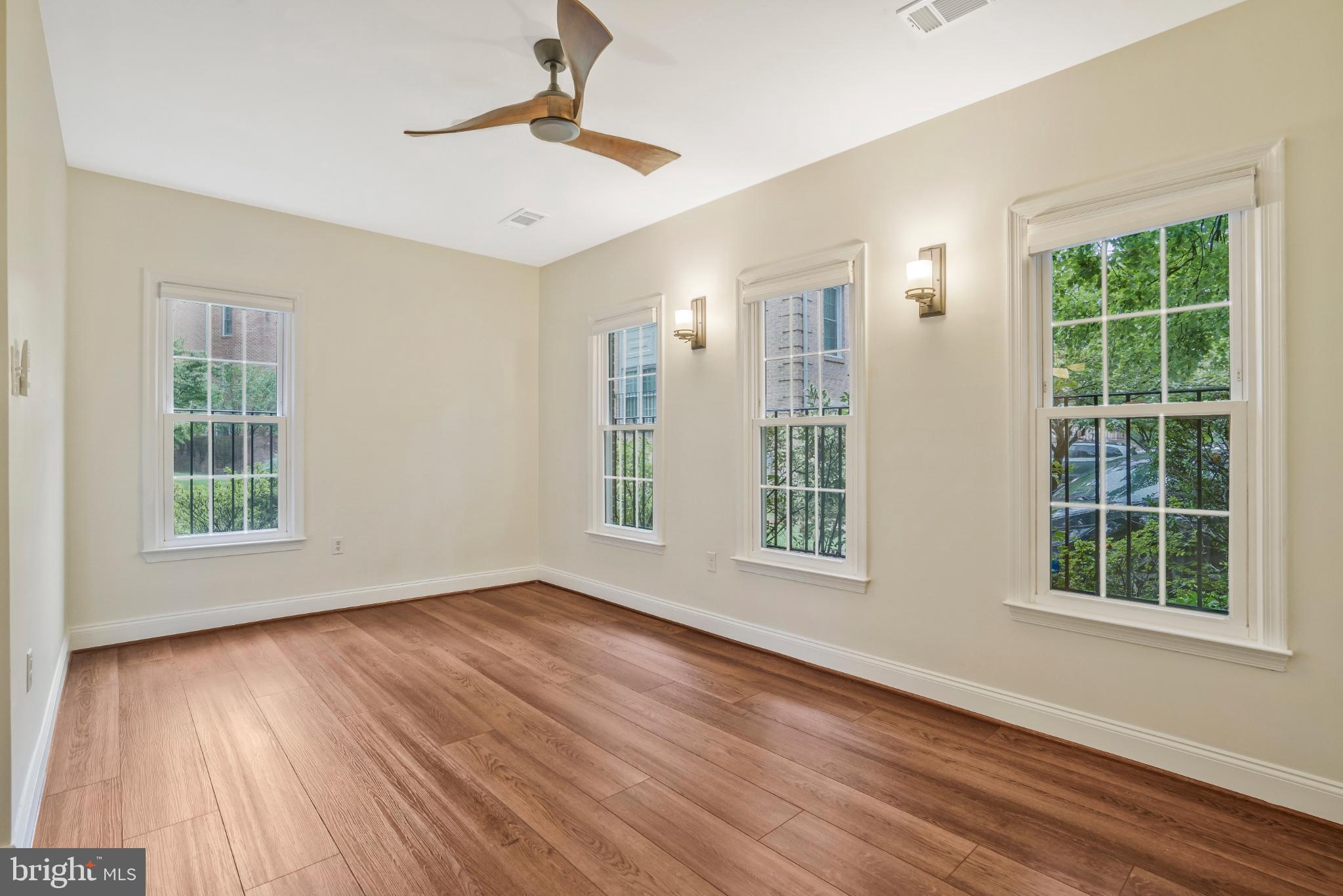 MANCHESTER SQUARE - Residential Lease