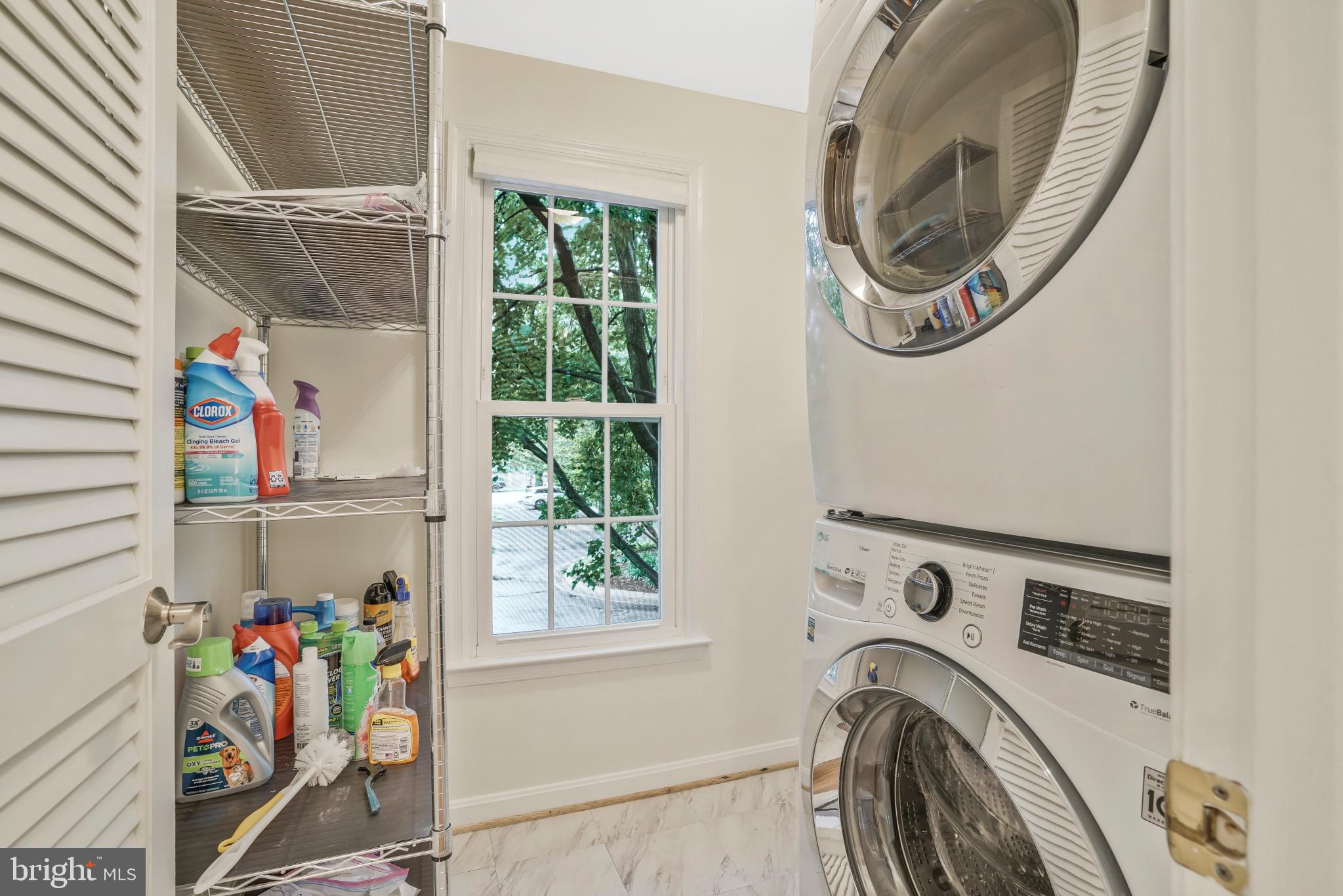 MANCHESTER SQUARE - Residential Lease