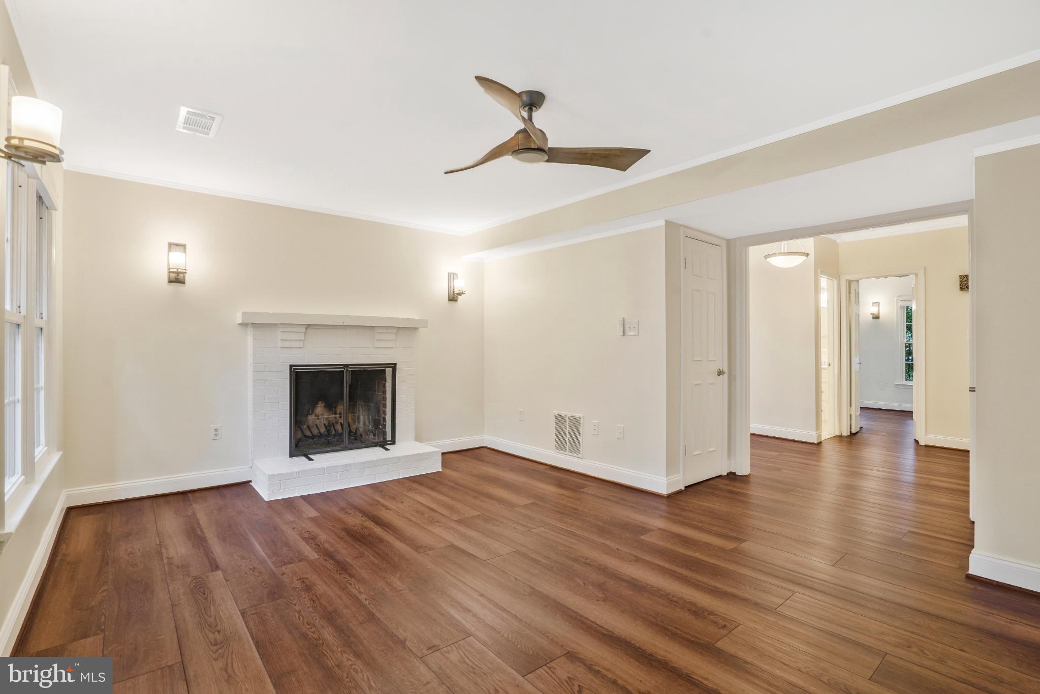 MANCHESTER SQUARE - Residential Lease