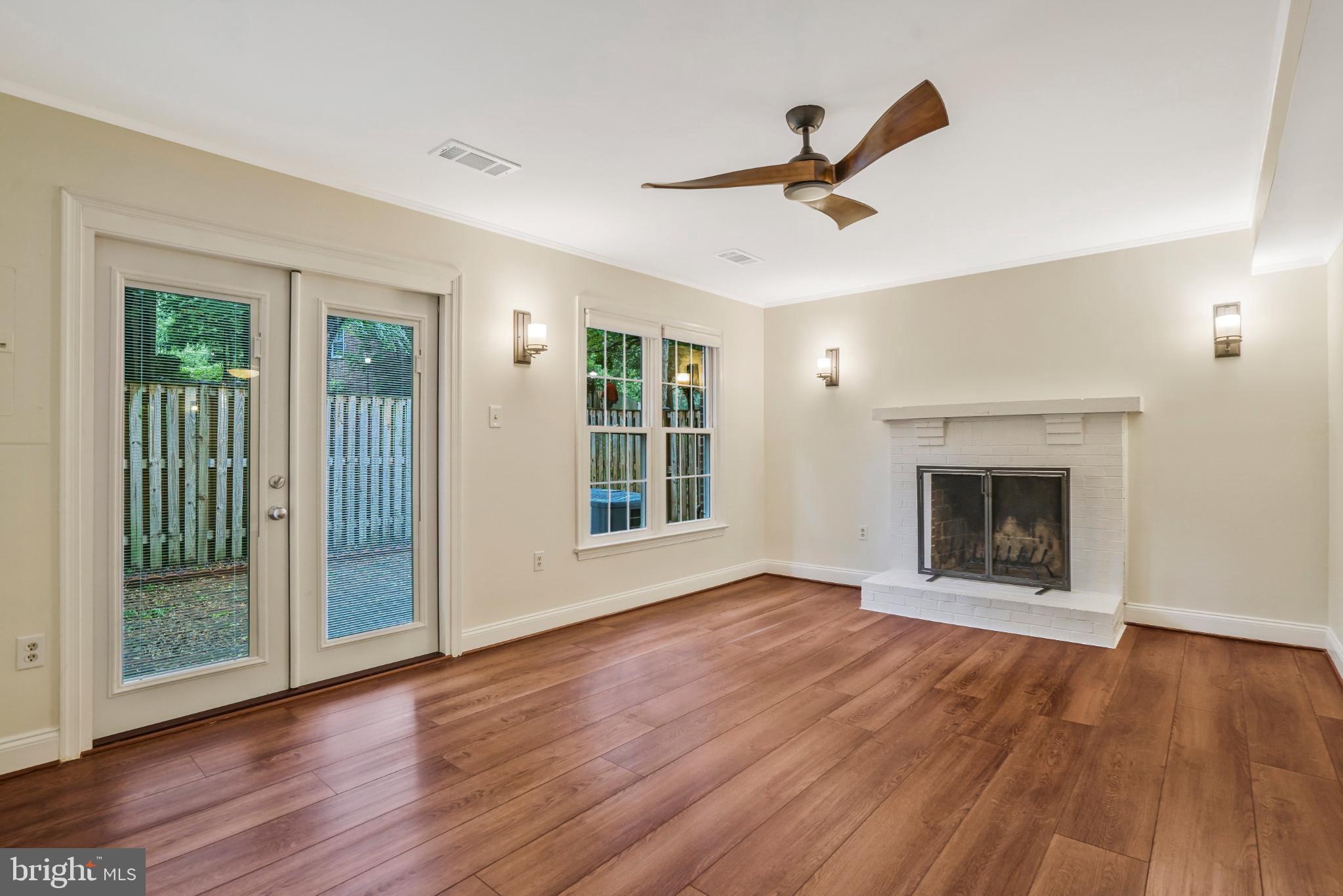 MANCHESTER SQUARE - Residential Lease