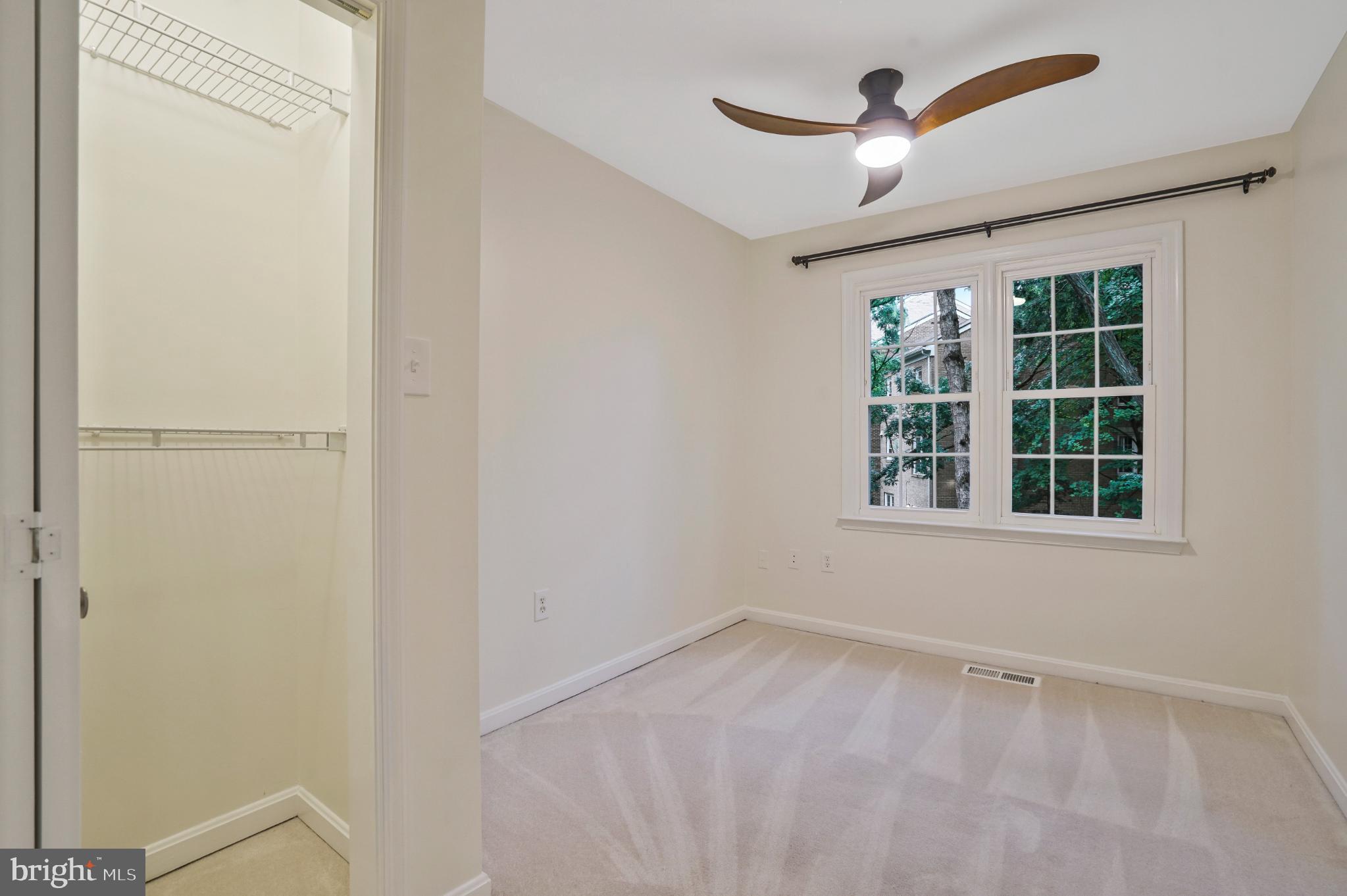 MANCHESTER SQUARE - Residential Lease