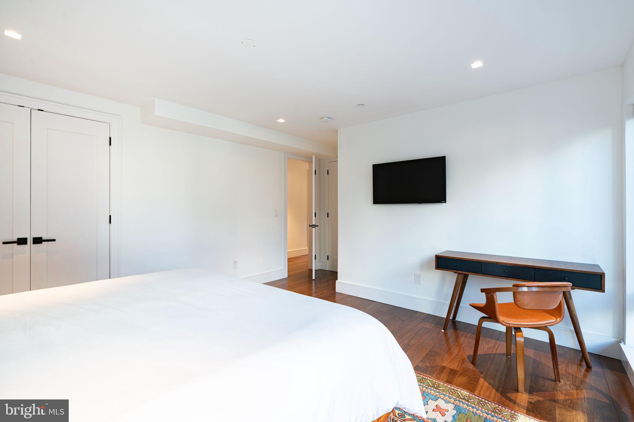 GRADUATE HOSPITAL - Residential