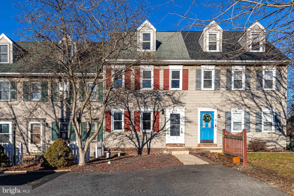 Photo of 819 Oak Street, Denver, PA 17517 (MLS # PALA2044262)