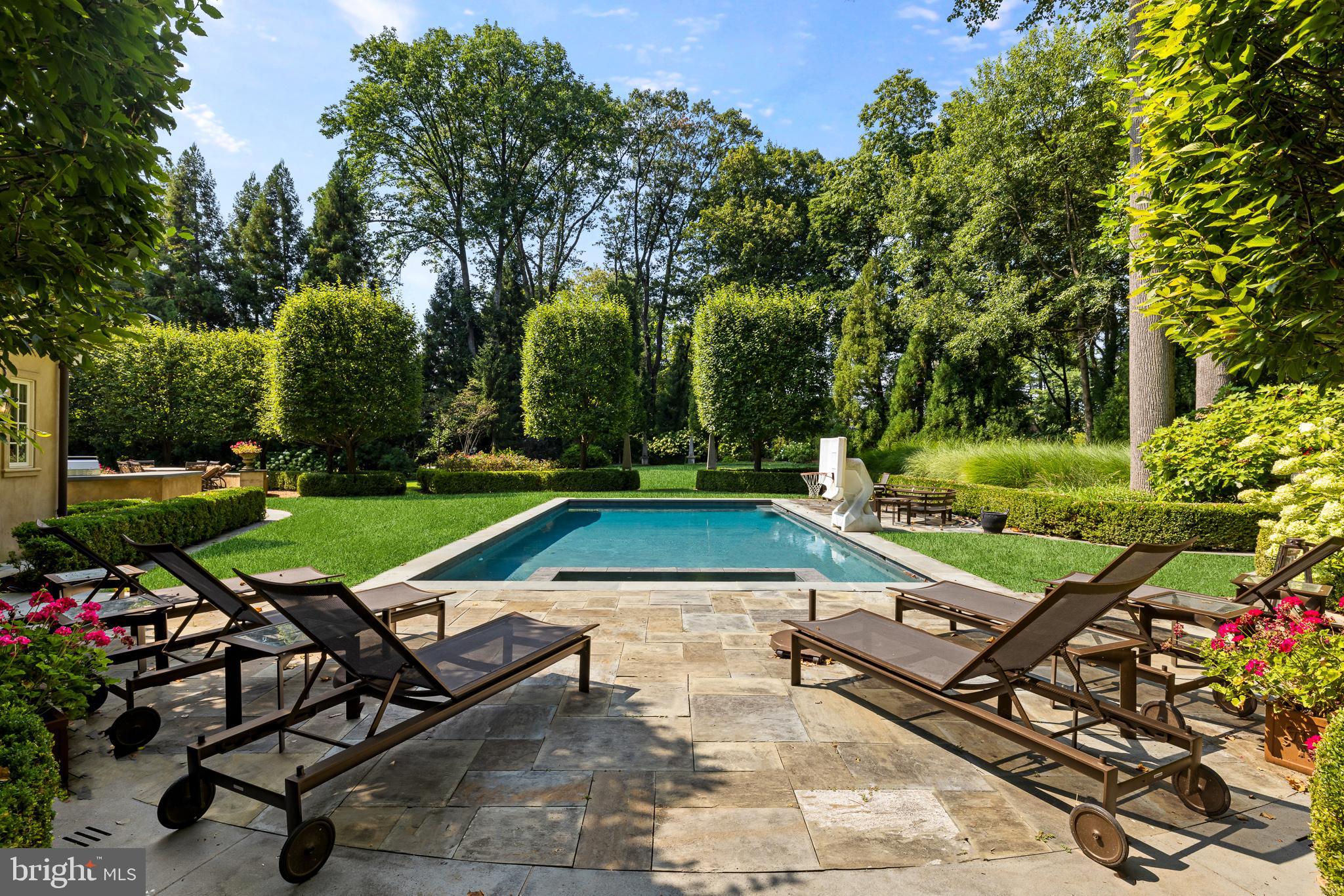 726 JOHN BARRY DRIVE
