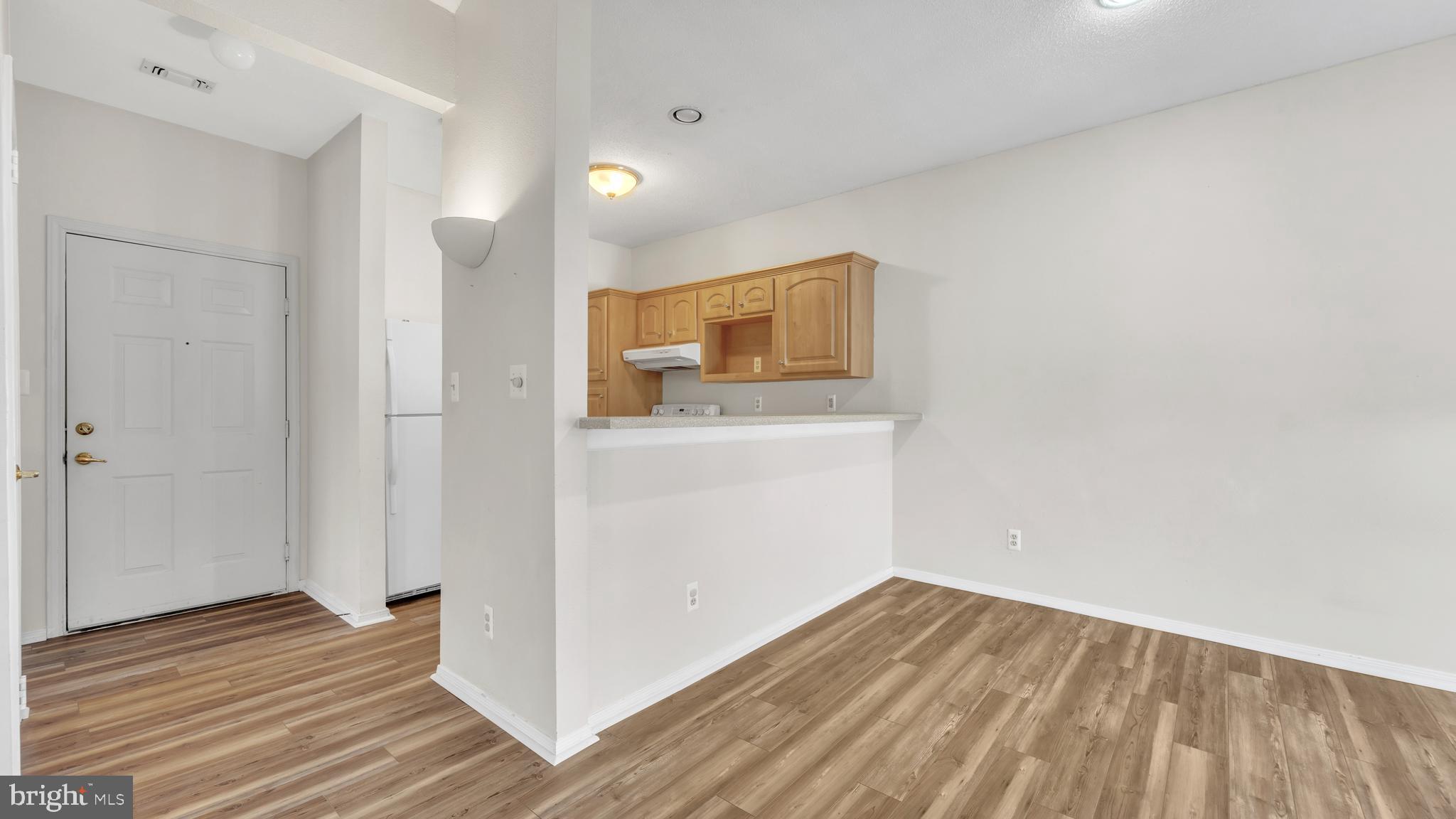 ENGLISH COUNTRY MANOR - Residential Lease