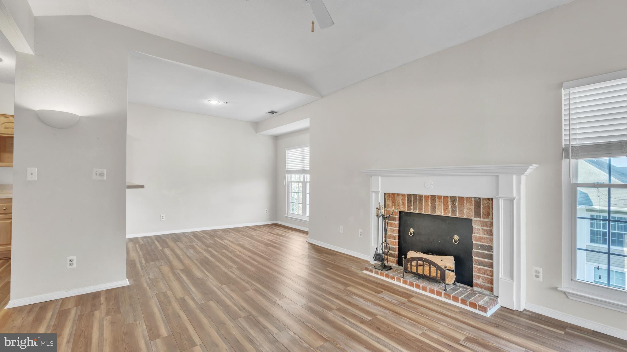 ENGLISH COUNTRY MANOR - Residential Lease