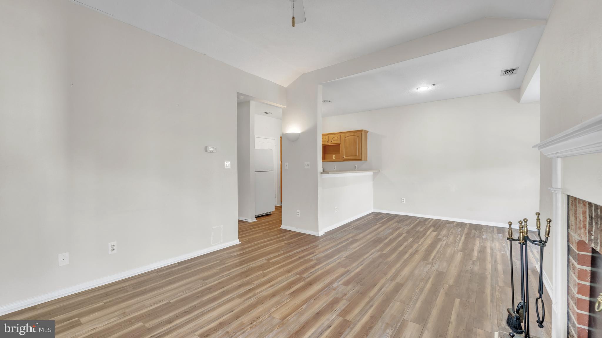 ENGLISH COUNTRY MANOR - Residential Lease