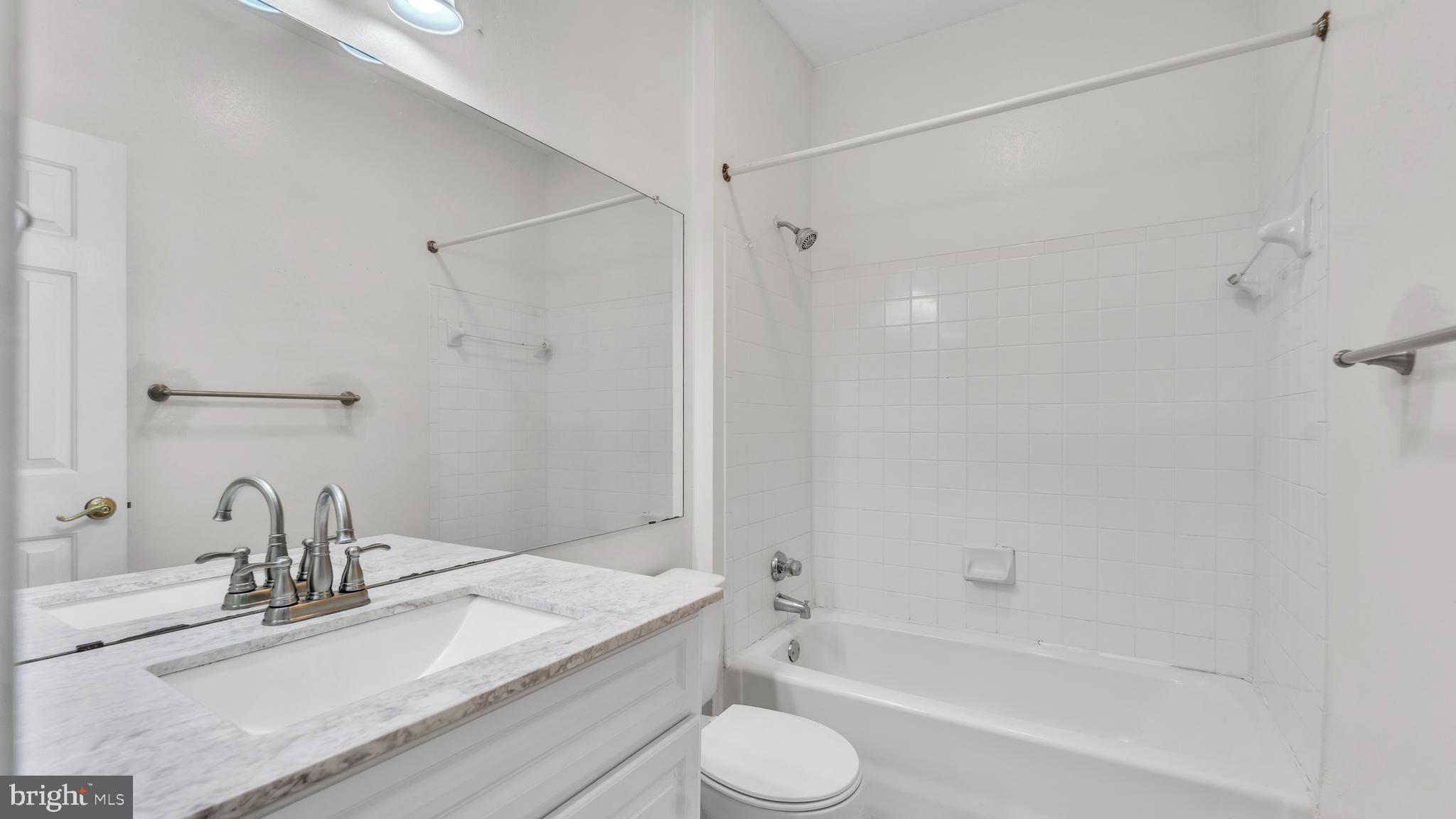 ENGLISH COUNTRY MANOR - Residential Lease