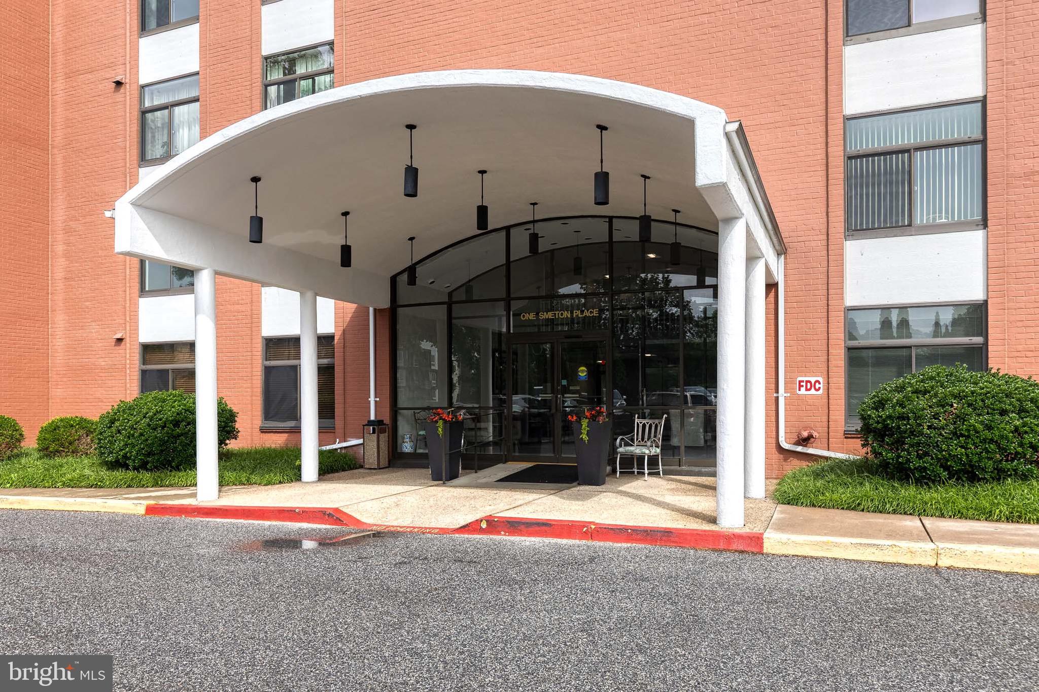 1 SMETON PLACE 1407