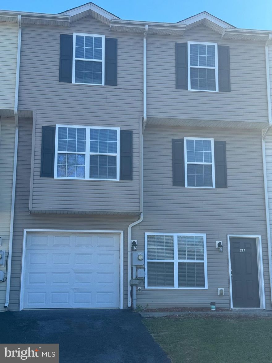 Nestled in the charming town of Hedgesville, this townhouse offers the perfect blend of comfort and convenience. Boasting 3 bedrooms, 3.5 baths, and a lower level bathroom, this property is ideal for those seeking a spacious living space. The owner is even offering a generous refrigerator allowance of up to $2500, allowing you to customize your kitchen to your liking. Don't miss out on this opportunity to own a modern and well-maintained townhouse in the heart of Hedgesville. Visit today and envision your dream home come true!