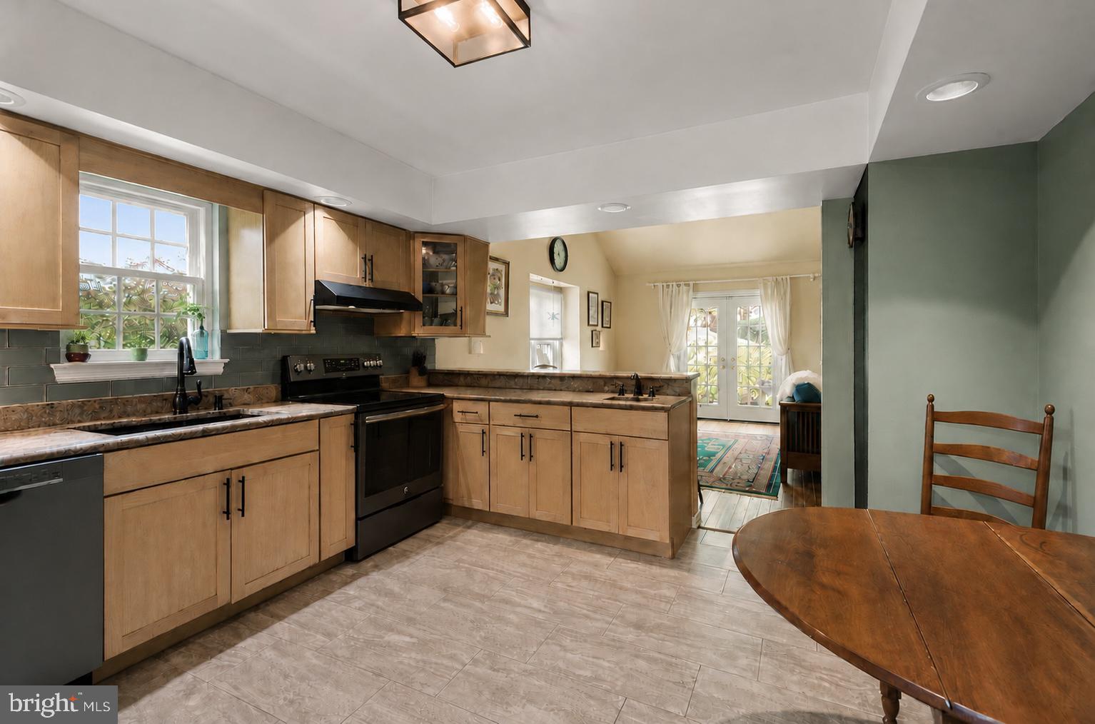 600 WESTRIDGE COURT