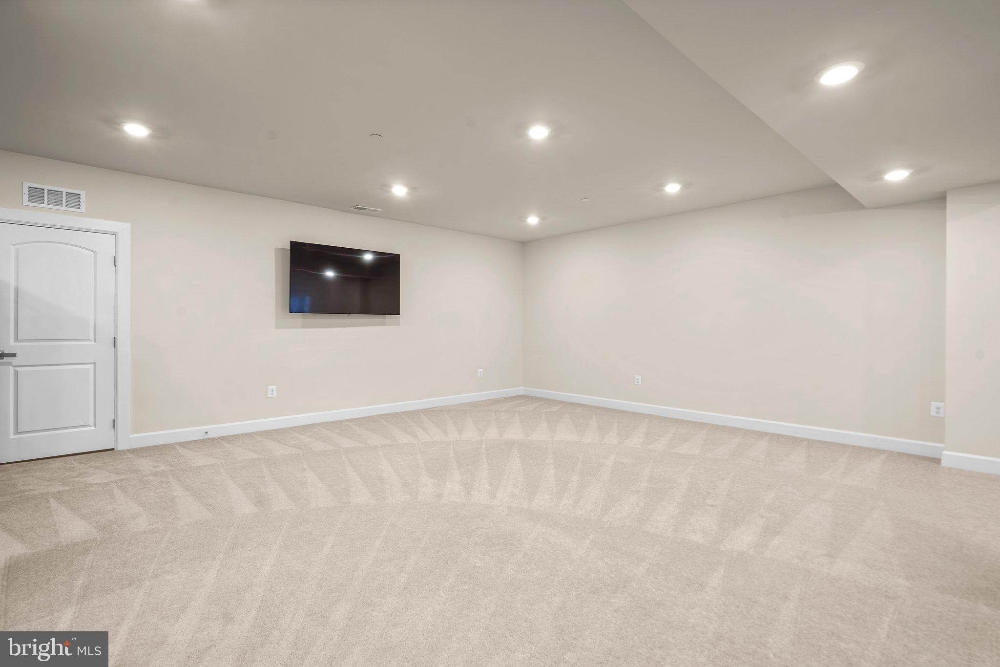 THE ESTATES AT MILL CREEK - Residential