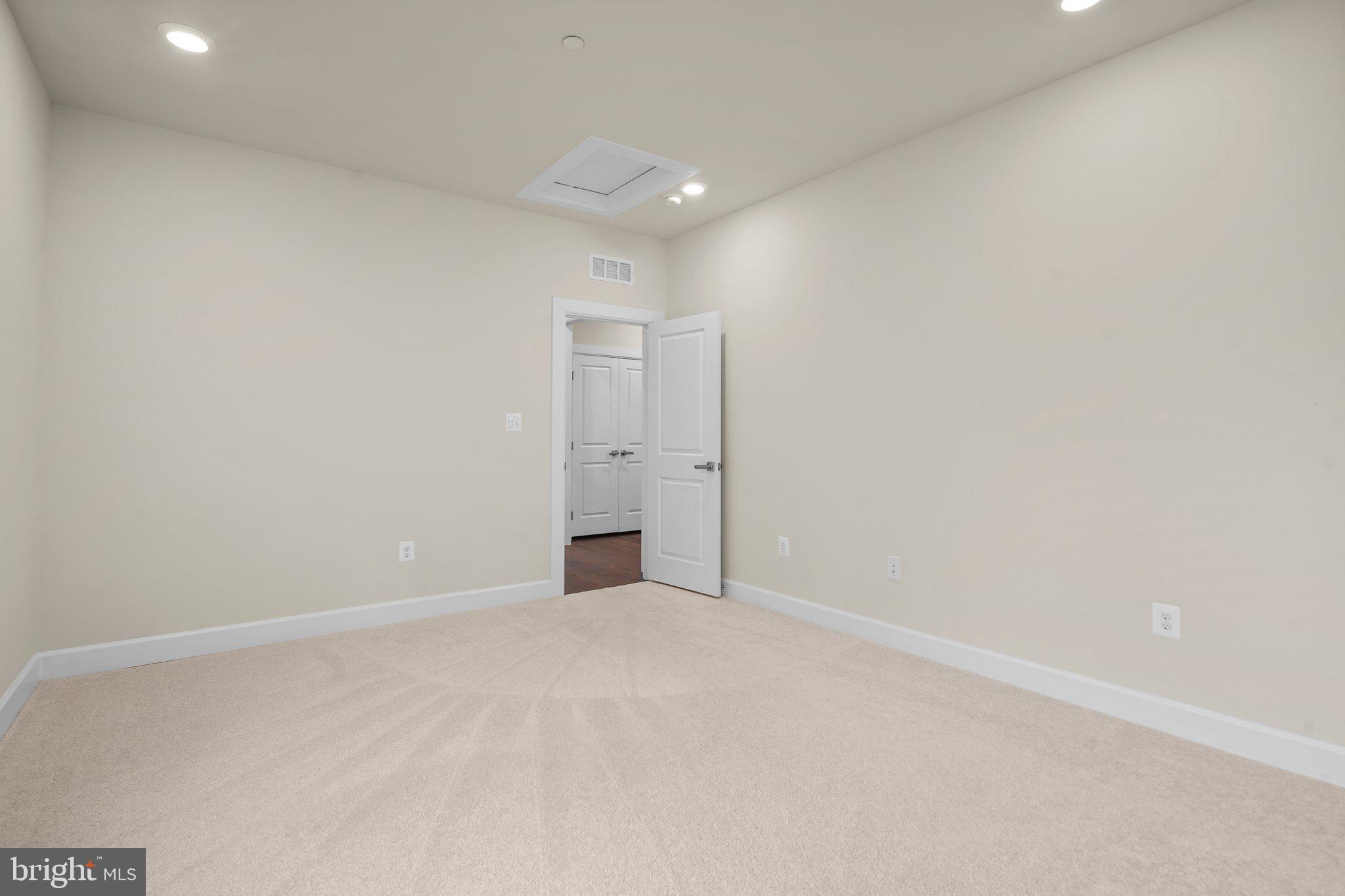 THE ESTATES AT MILL CREEK - Residential