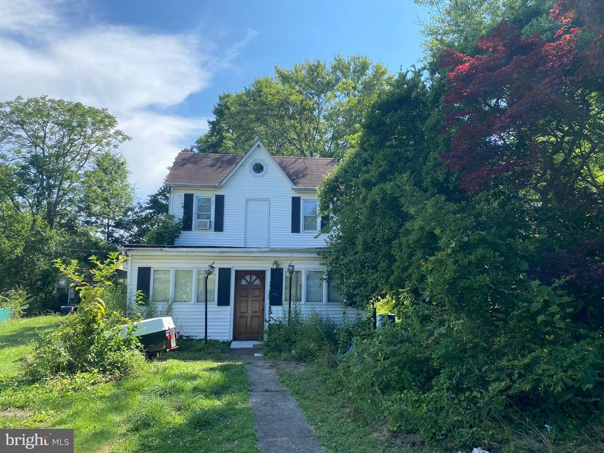 **Buyer financing fell through** Grab your contractor and come see this investment opportunity. This house has many great features - it just needs cosmetic updating to be returned to it's former glory.  Look at the comps, look at the low asking price, and bring your  contract.  This will  not last long.