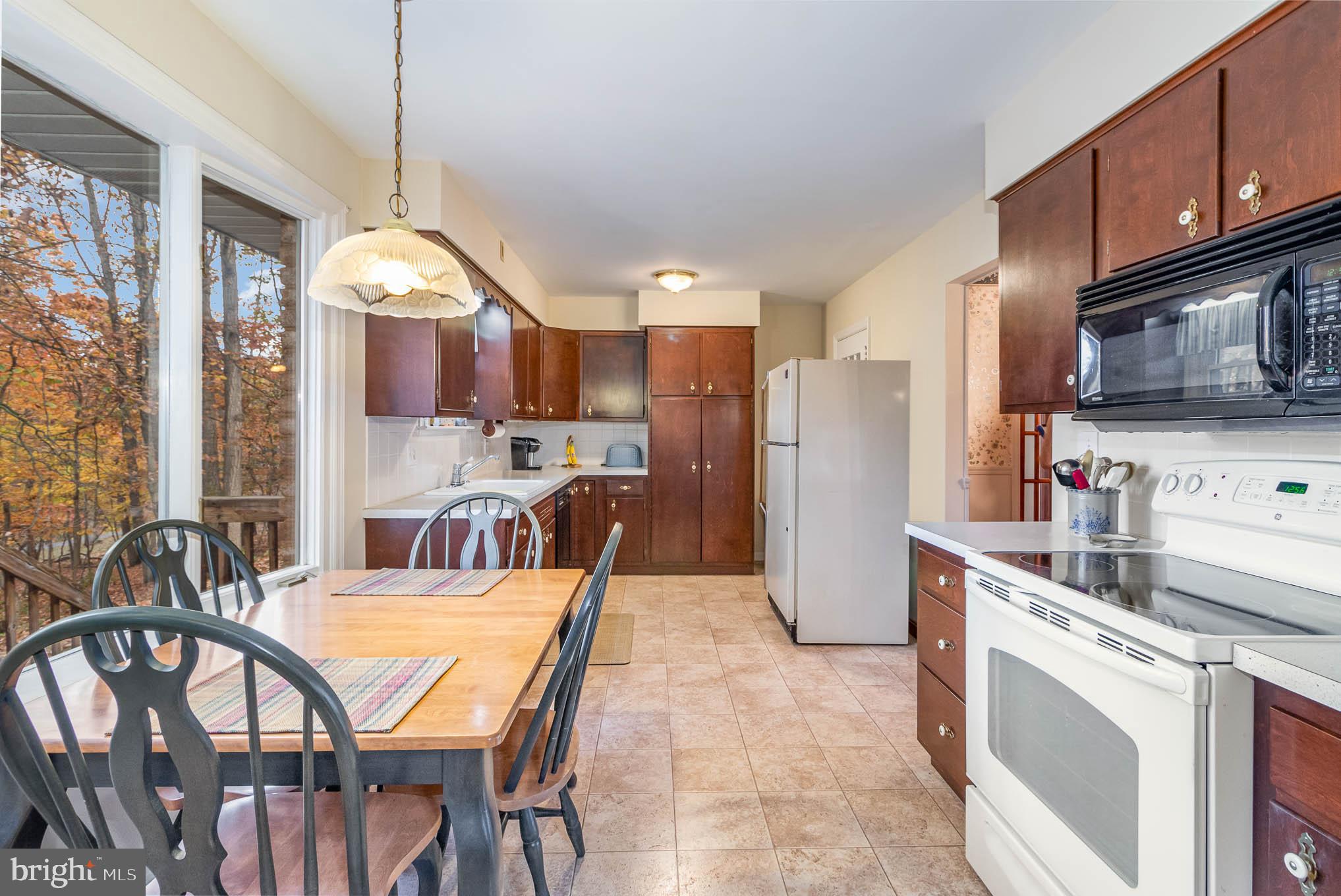 WHITE ROCK ACRES - Residential