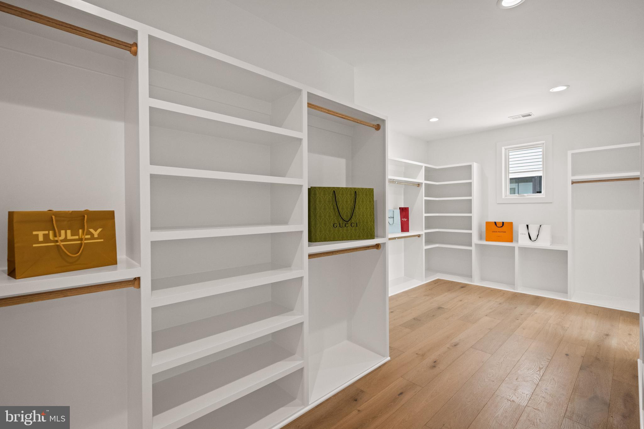 SHIRLEY WOODS - Residential