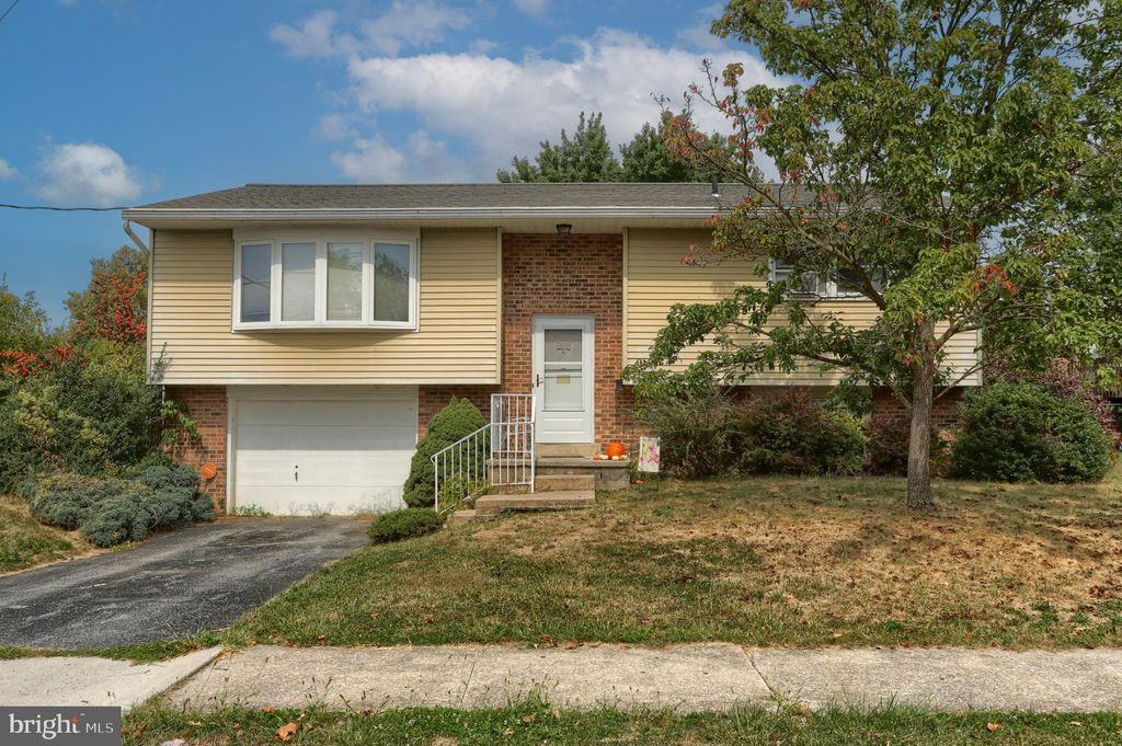 Photo of 621 E Mifflin Street, LEBANON, PA 17046 (MLS # PALN2023020)