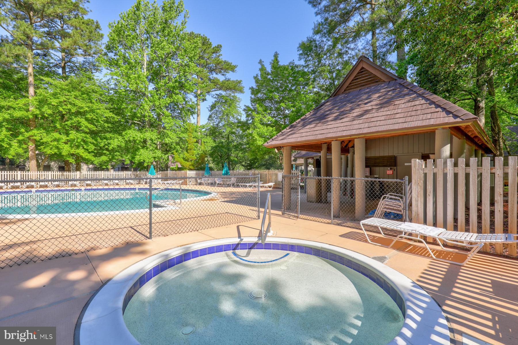 SEA COLONY WEST - Residential