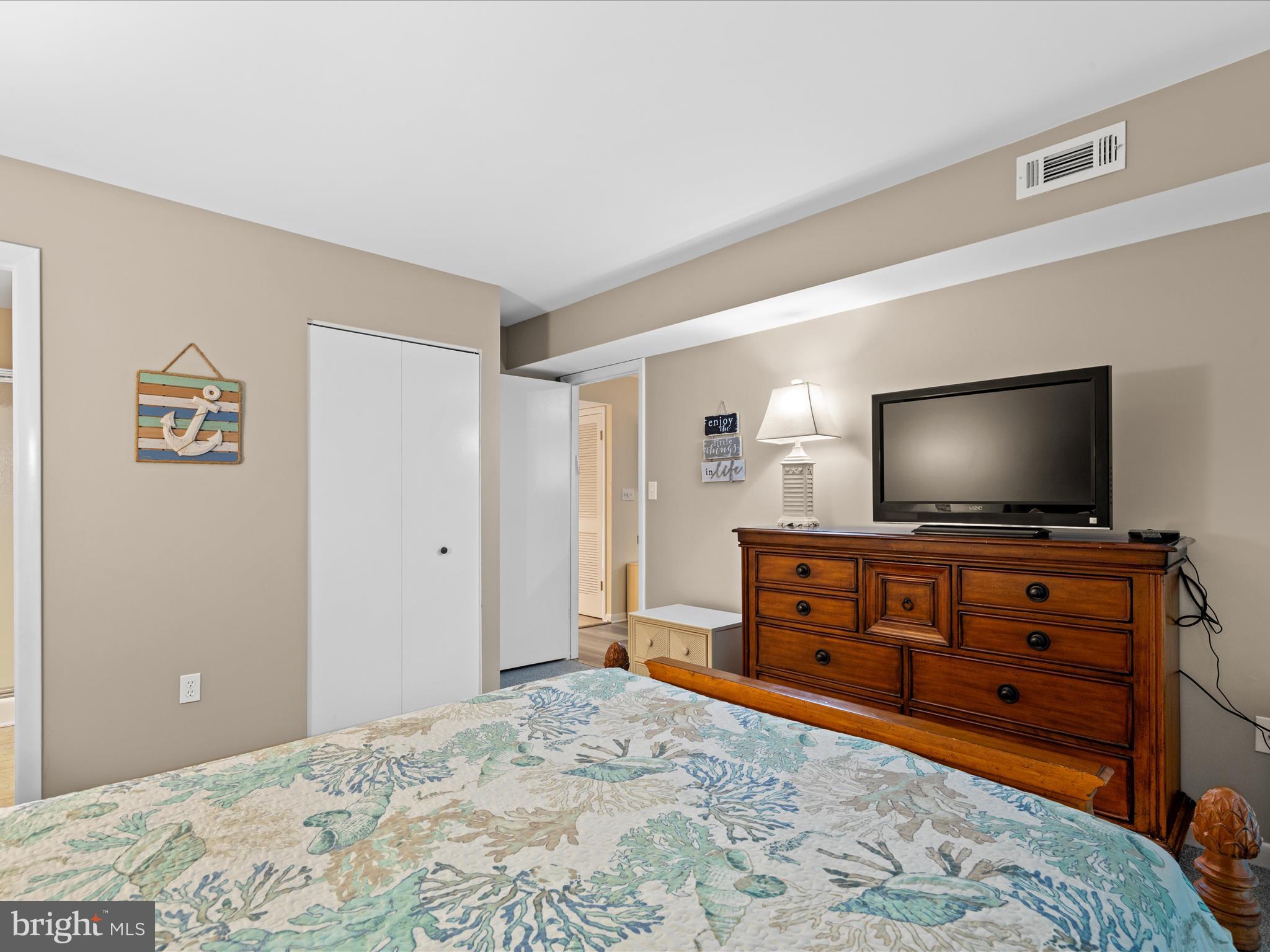 SEA COLONY WEST - Residential