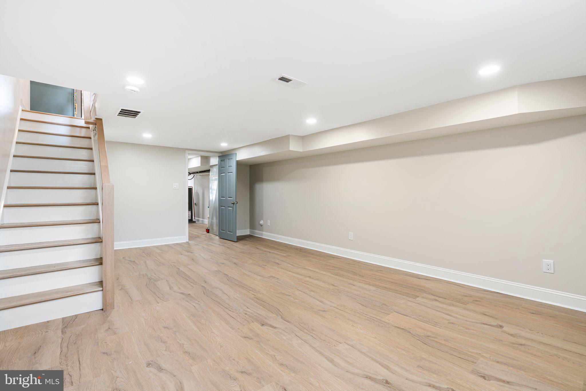 WEST OAK LANE - Residential