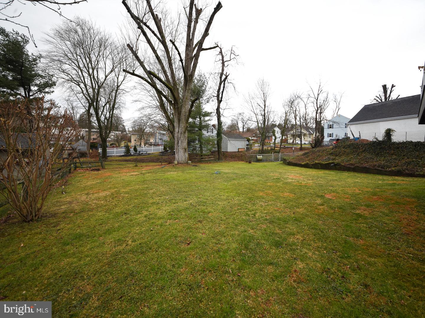 HUNTINGDON VALLEY - Residential