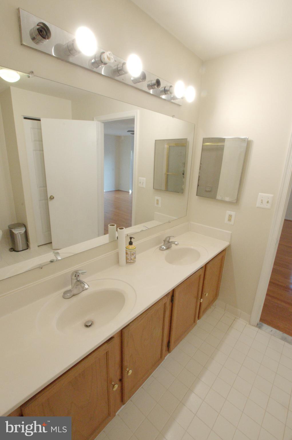 GLENSFORD CONDO - Residential