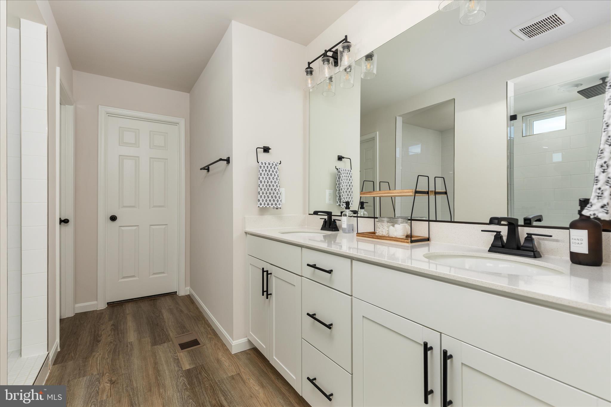 RAVEN OAKS - Residential