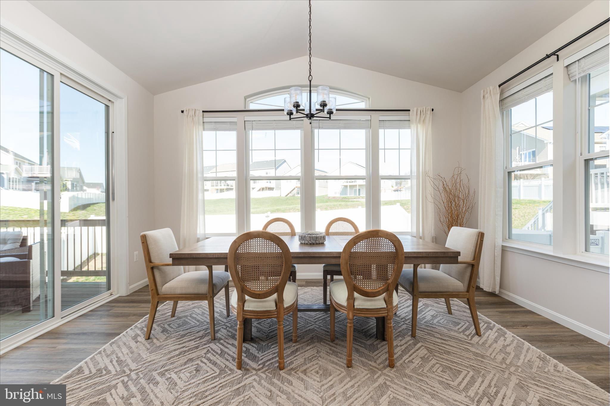 RAVEN OAKS - Residential