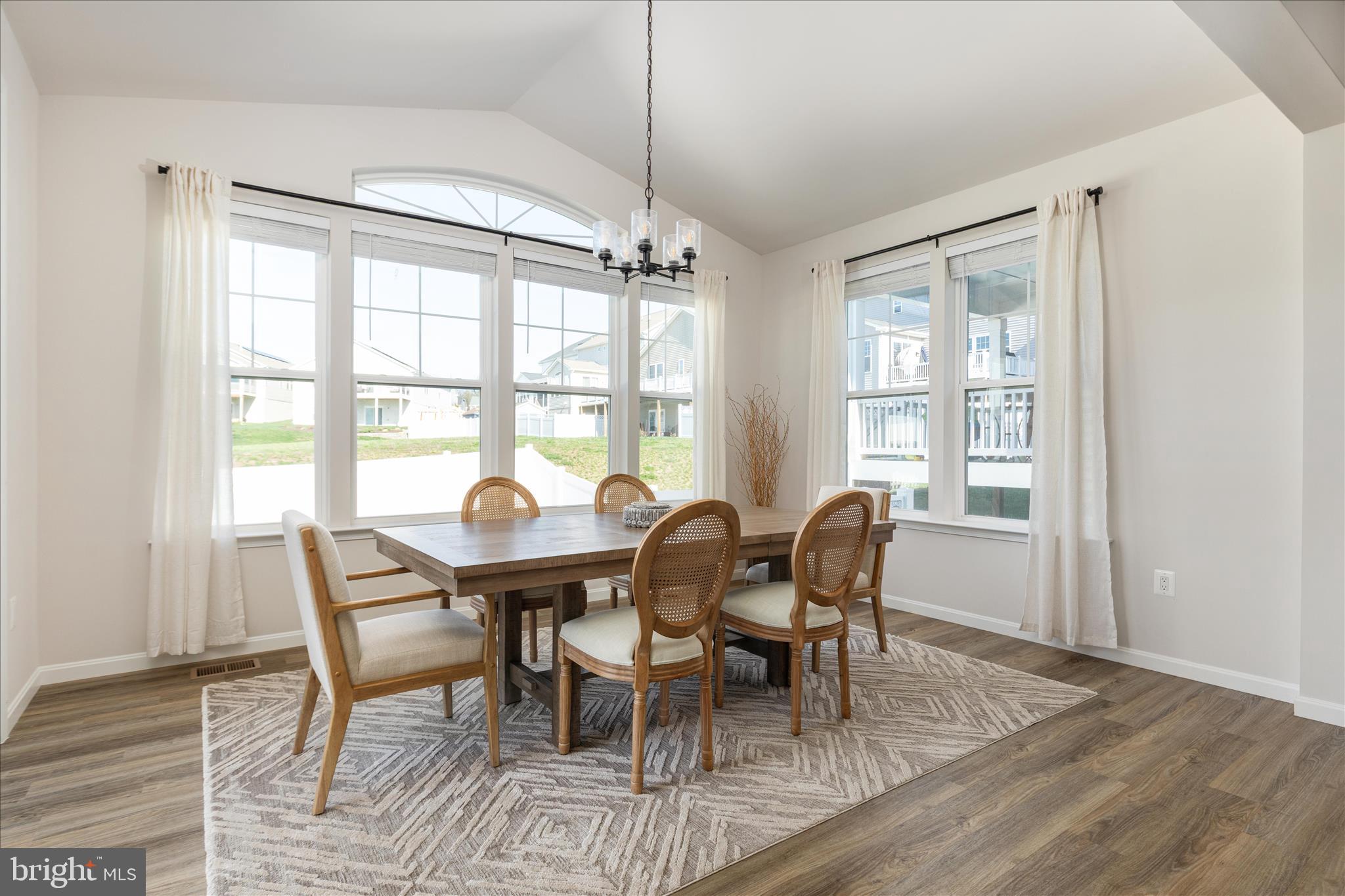 RAVEN OAKS - Residential