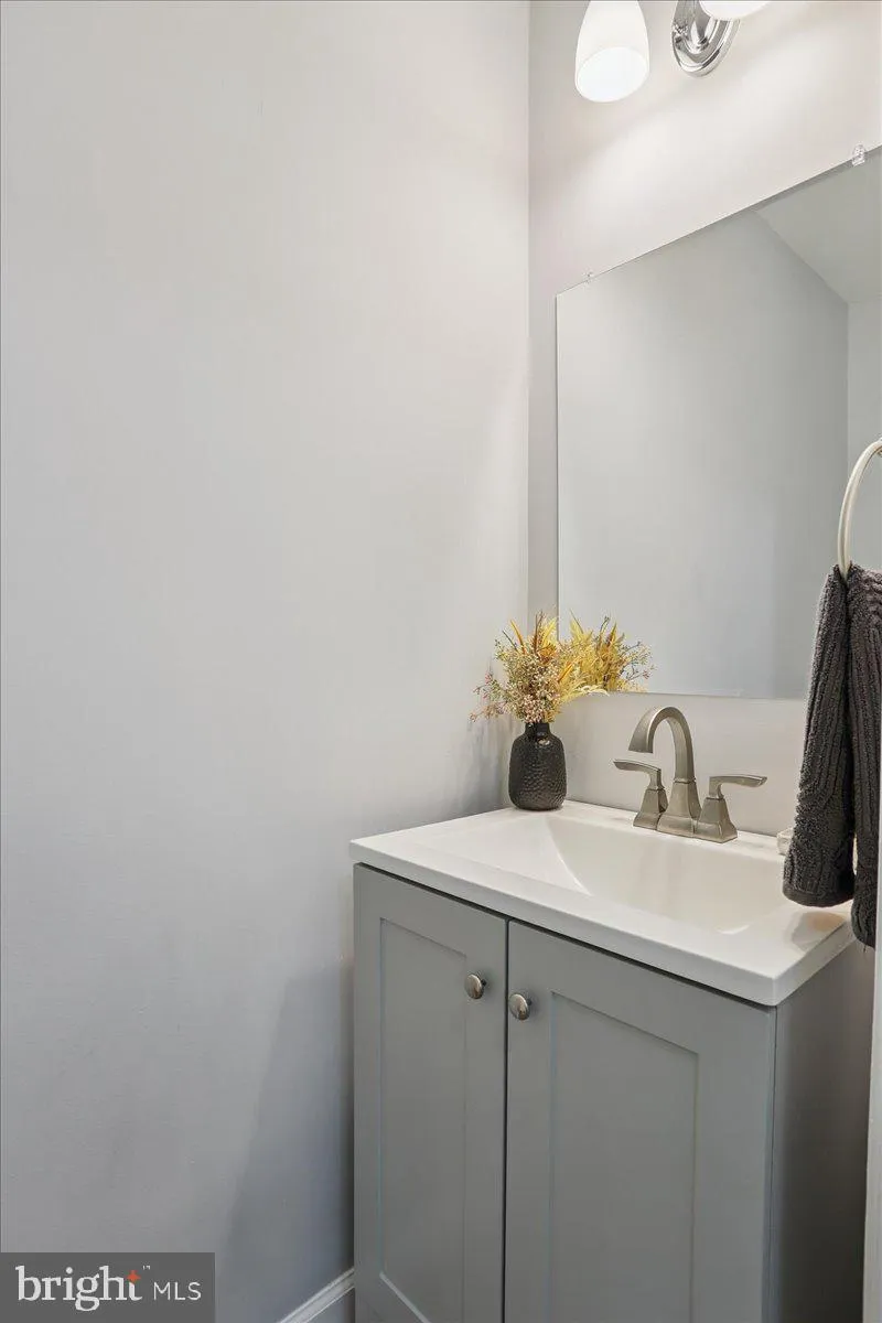 Manassas, Virginia 20110, United States, 3 Bedrooms Bedrooms, ,4 BathroomsBathrooms,Residential,Active,196232