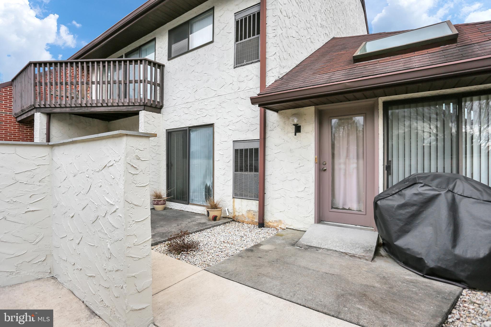 First floor patio end unit. Beautifully maintained and freshly painted. This seller has added a new washer and dryer and installed LED lights in the kitchen. Enjoy the outdoors with 3 sliders to the private garden patio. Parking is never an issue when you can park right in front of the unit! Schedule a showing soon!