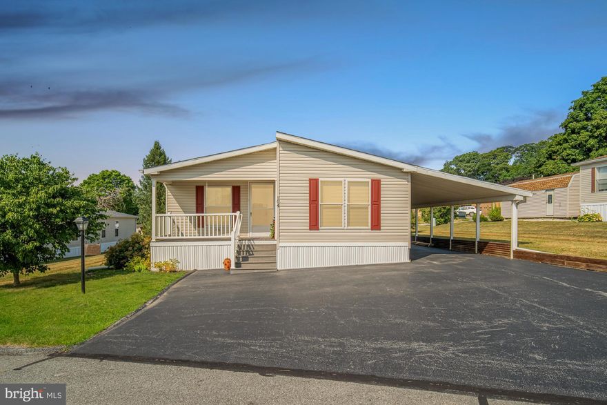 Rural setting in well maintained  over 55 community.   Spacious 3 bedrooms, formal dining, vaulted ceilings ready for moving in.  Composite porch decks and steps, vinyl railings, master bath with double vanity and walk in closet.  Separate laundry/mud room to outside entrance.  Skylights in kitchen and main bath.