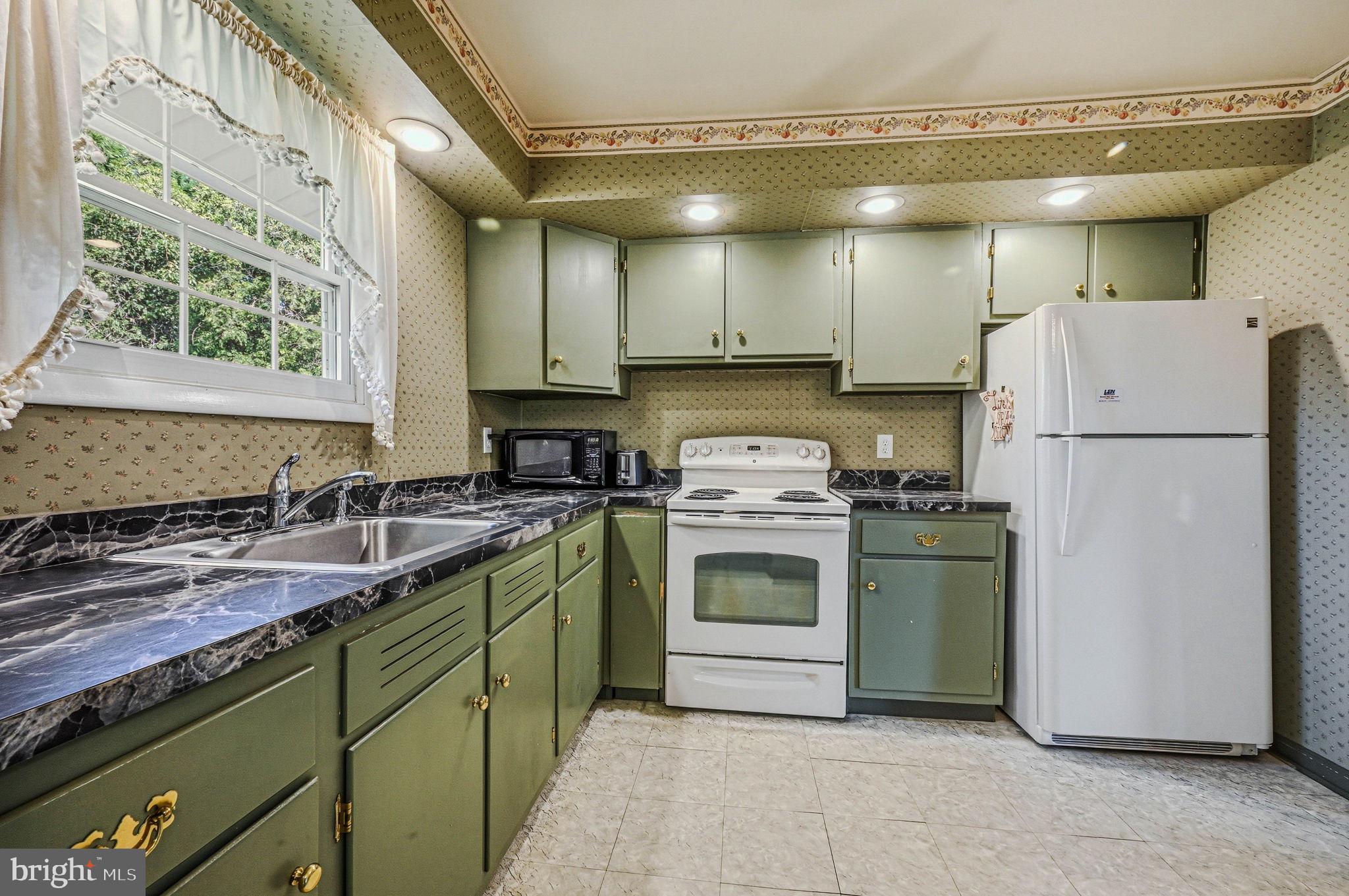 ASHBOURNE HILLS - Residential