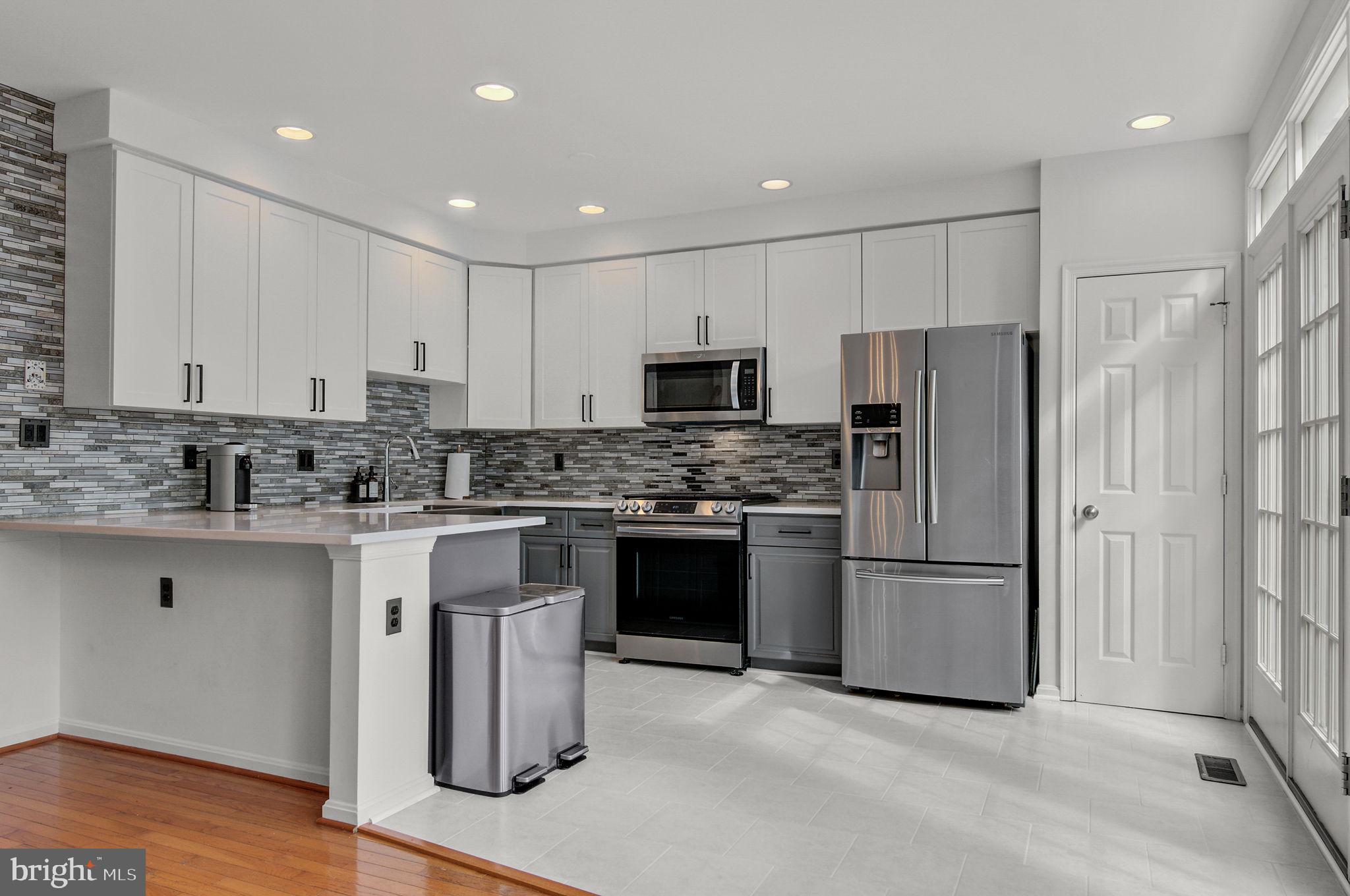 7693 LAVENHAM LANDING