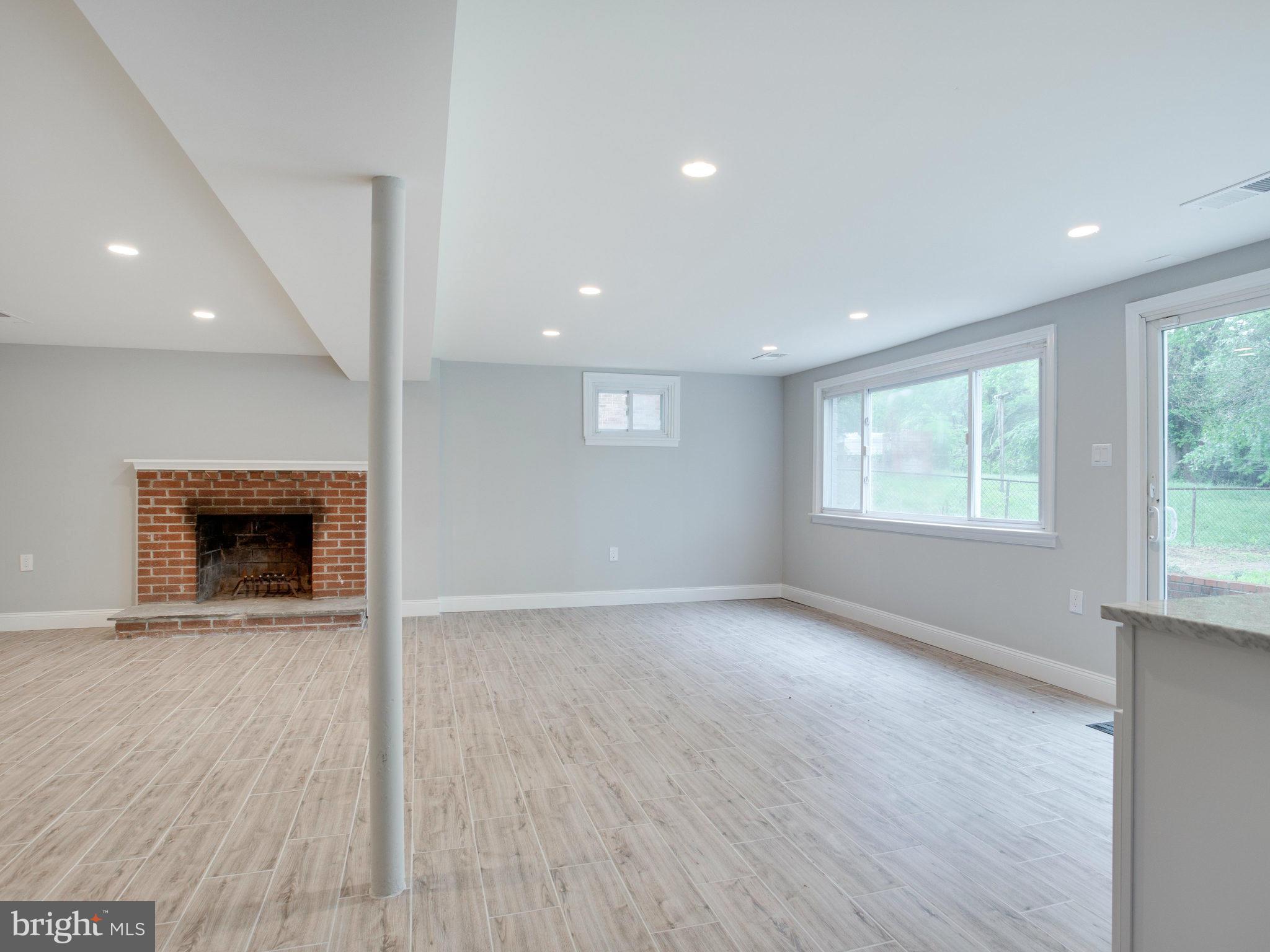 CRESTVIEW MANOR - Residential