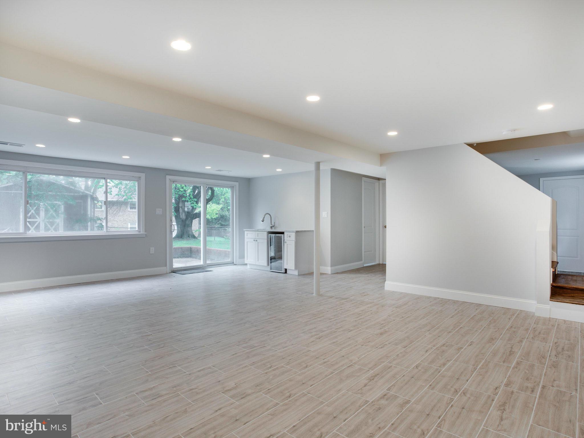 CRESTVIEW MANOR - Residential